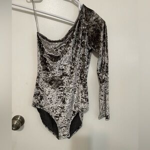 Zara one shoulder Silver
Metallic crushed velvet bodysuit size 8 Medium